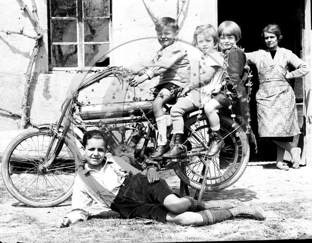 mov 264 moto enfants .jpg