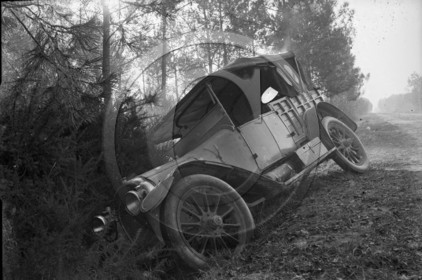 AU 1329 Chenard Walker boulangere .jpg