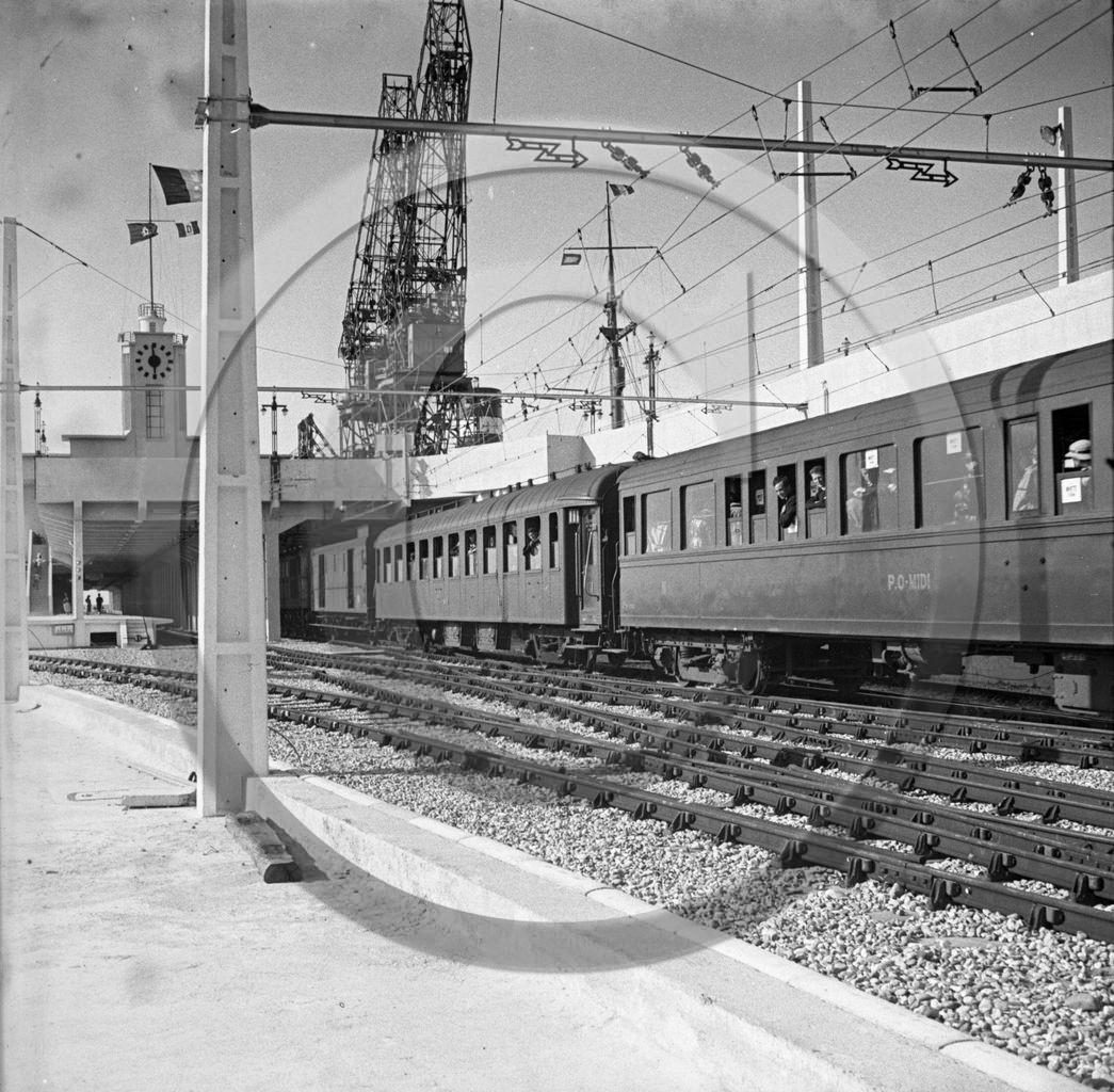 BA 903 paquebot Athenia le départ du train des pelerins  PO MIDI   le Verdon 1935 dpt 33  .jpg