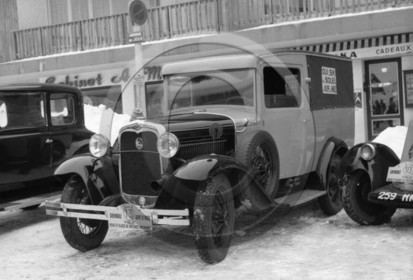 AU 759 Ford type A 1930  fourgon 1er neige et glace Grenoble Alpe d Huez .jpg