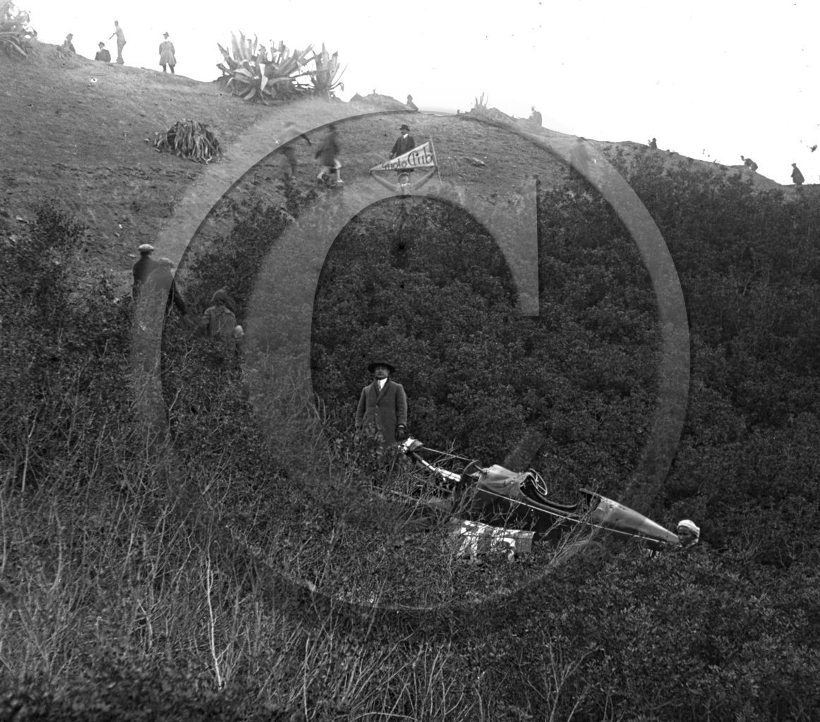 AUC 85 bis  Médéa 10-4-1927- course de cote accident de Massaulier sur Salmson .jpg