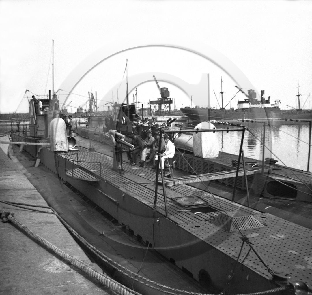 BA 1435  bateau de guerre .jpg