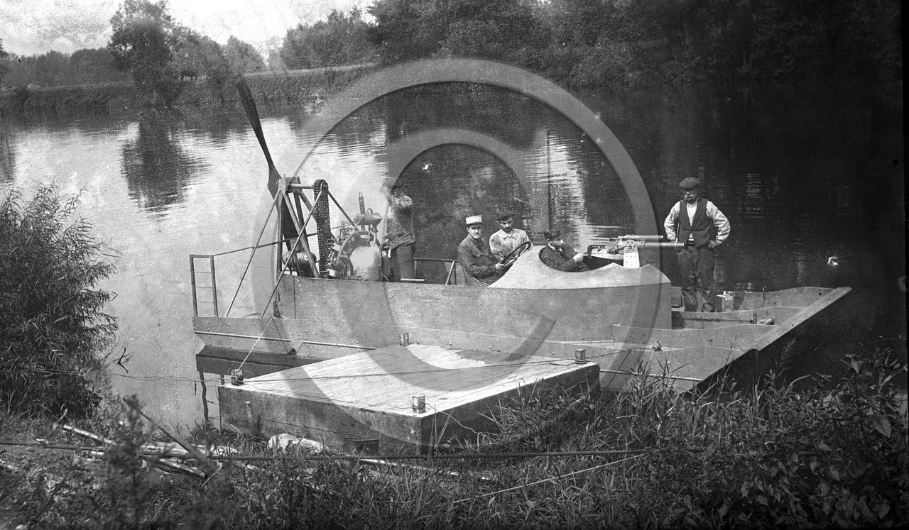 BA 1513      hydroglisseur militaire  - modele différent- .jpg