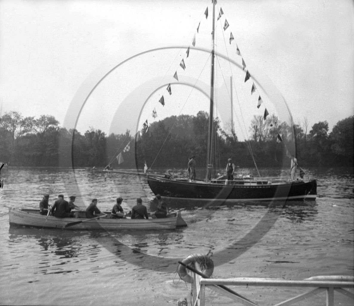 BA 1084 série de 5, mise à l'eau fluviale ,le canot se nomme  Torpille.jpg