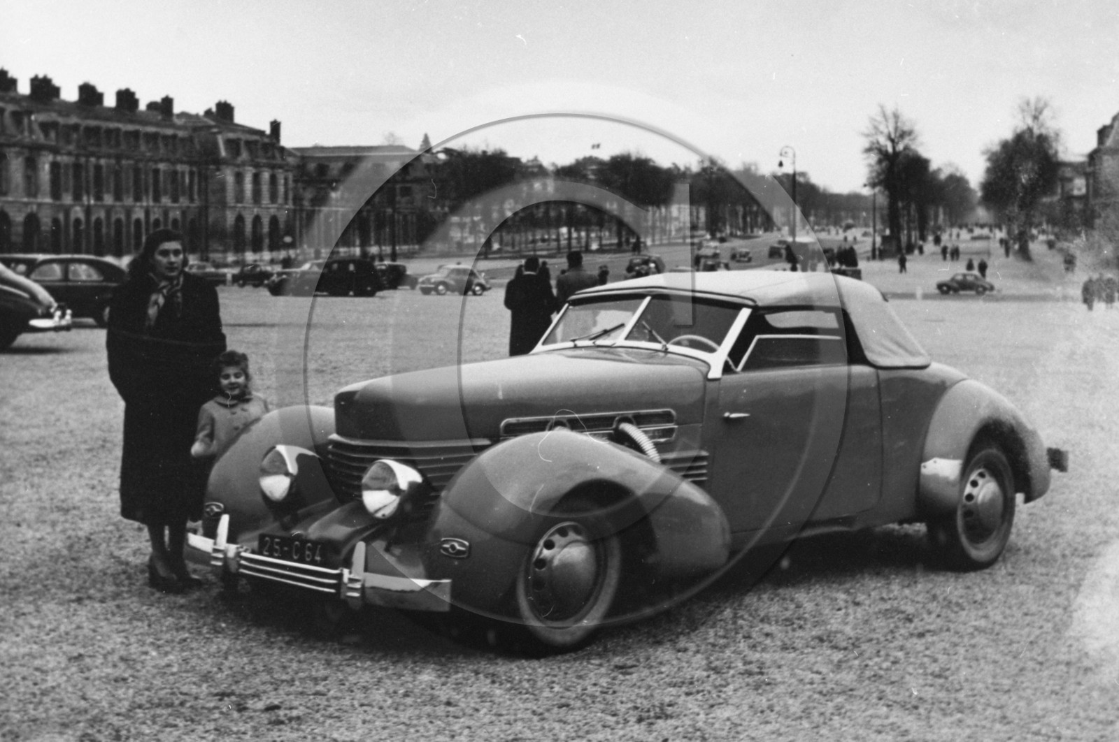 AU 2295 Cord cabriolet 812 1937 .jpg