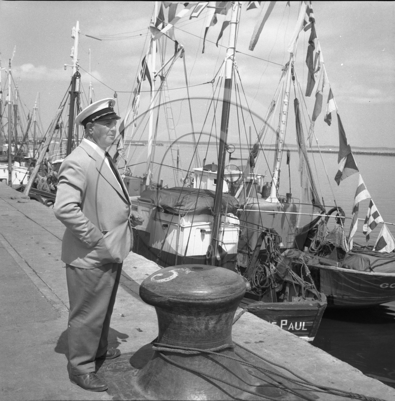 arc 3993   mr j.Donner et chalutier Marie Paul.jpg