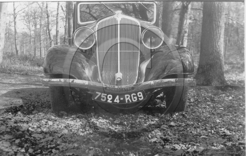 AU 4212 Renault monaquatre .jpg