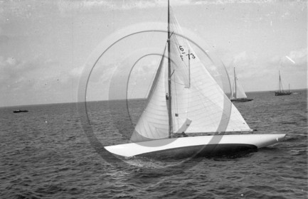 arc 1448 F 73 voilier  6M Beguin.jpg