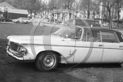AU 202 Chrysler imperial sedan 4 portes 1962 .jpg