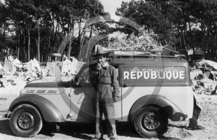 AU 4062 Renault dauphinoise  .jpg