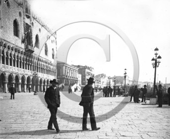 venise palais ducale facade sur le grand canal    Italie .jpg