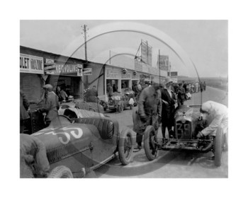 AUC 91 40x50  GP de la Marne 1928  Rally au fond une Bugatti .jpg