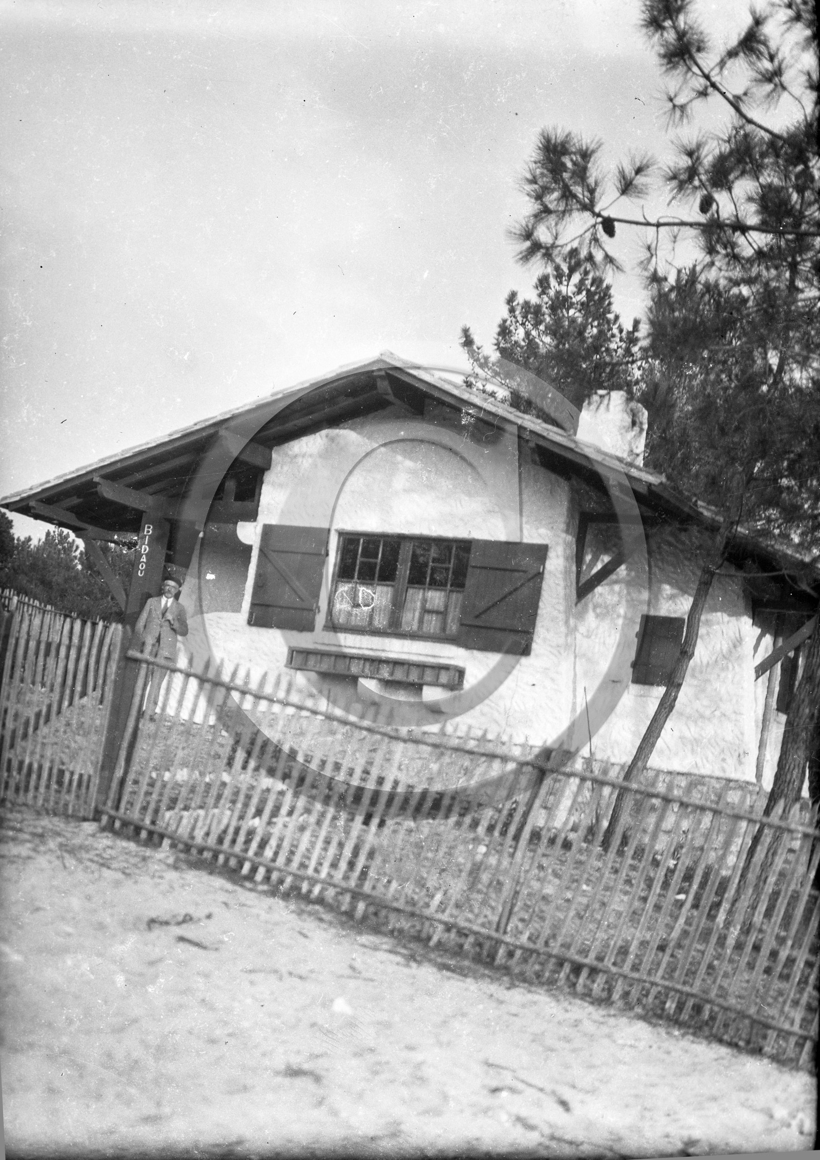 arc 4196 Guy de Pierrefeux devant le Bidaou .jpg