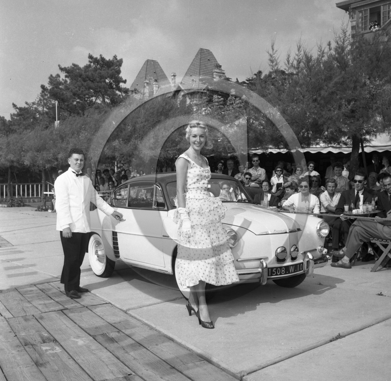 AUCE 460 REnault 4cv autobleu .jpg