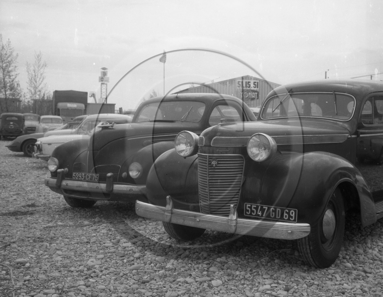 AU 1250 Chrysler imperial sedan 1937 .jpg