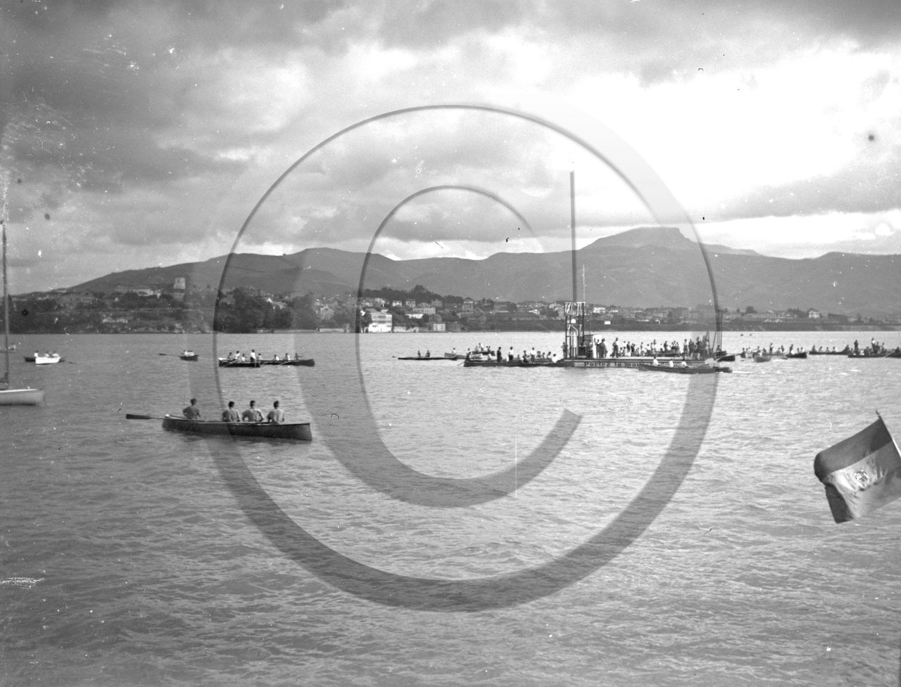 vi  1538 Hendaye course de canots baie de Chingoudy  dpt 64.jpg