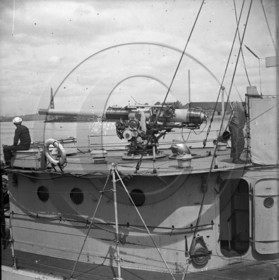 BA bateau de guerre  destroyer americain Worden vue partielle sur armement .jpg