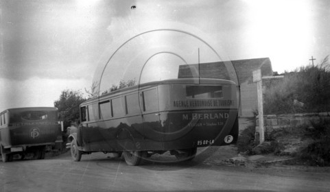 AUU 448 autocar Bernard + autocar Bethleem car Bruxelles .jpg