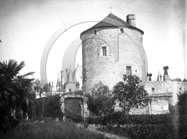 vi  1841  chateau mur d enceinte tour  dans serie Grignols  dpt 33.jpg