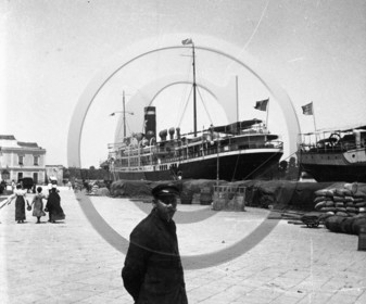 BA 23  paquebot a quai Brindisi juillet 1914   Italie  .jpg