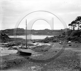 BA 395 Bretagne nord sloop bequille .jpg