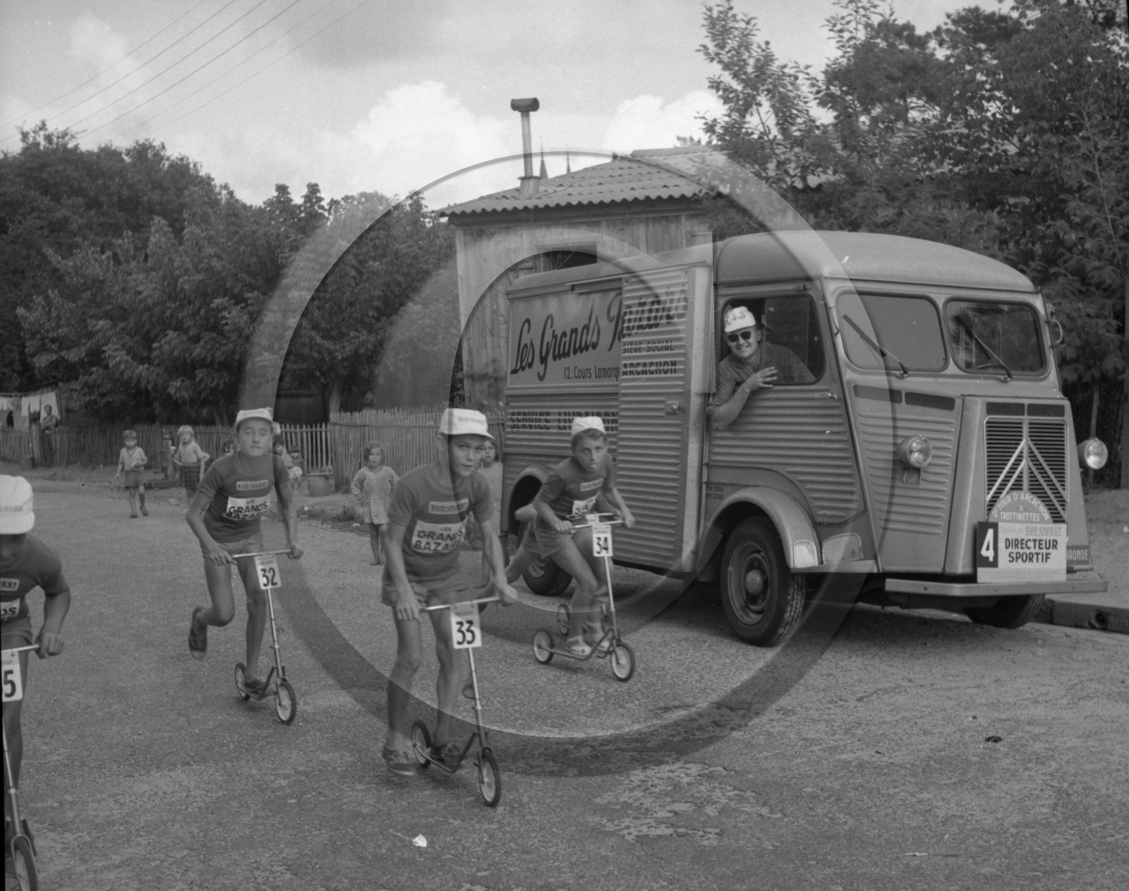 AUU 140 Citroen HY   Aout 1964 .jpg