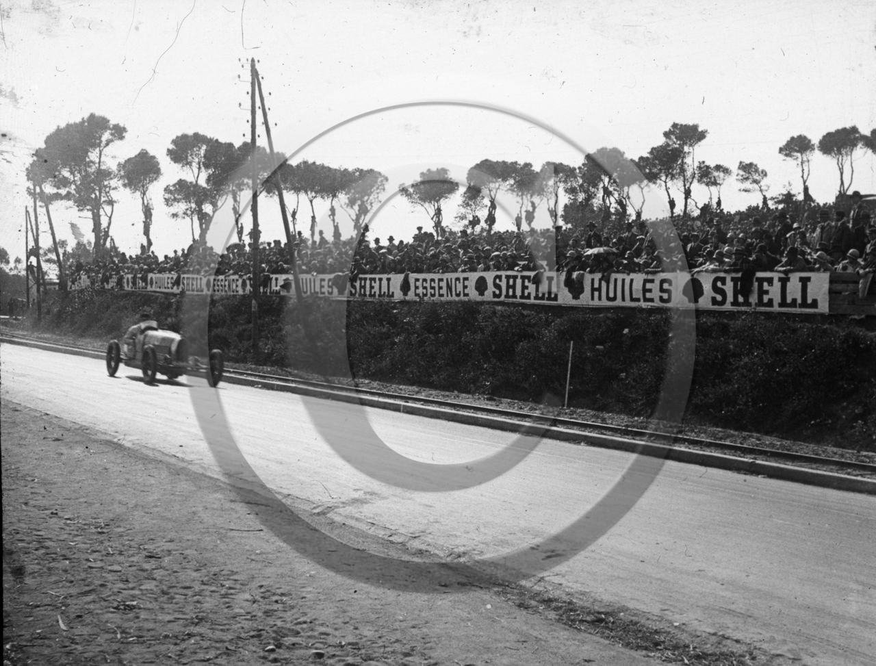 AUC 64 Stavouéli 1929 Bouville sur Bugatti .jpg