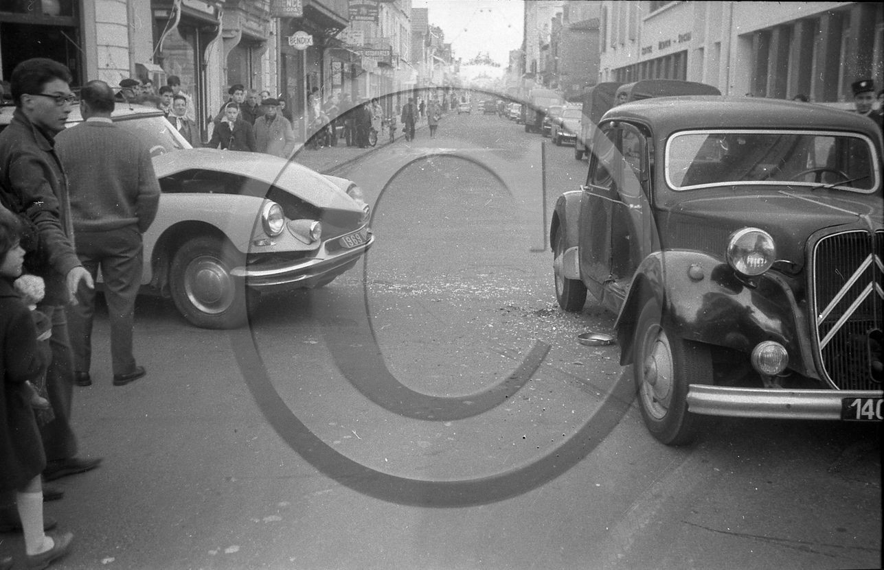 pochette 005 accident cours lamarque 1961  .2.jpg