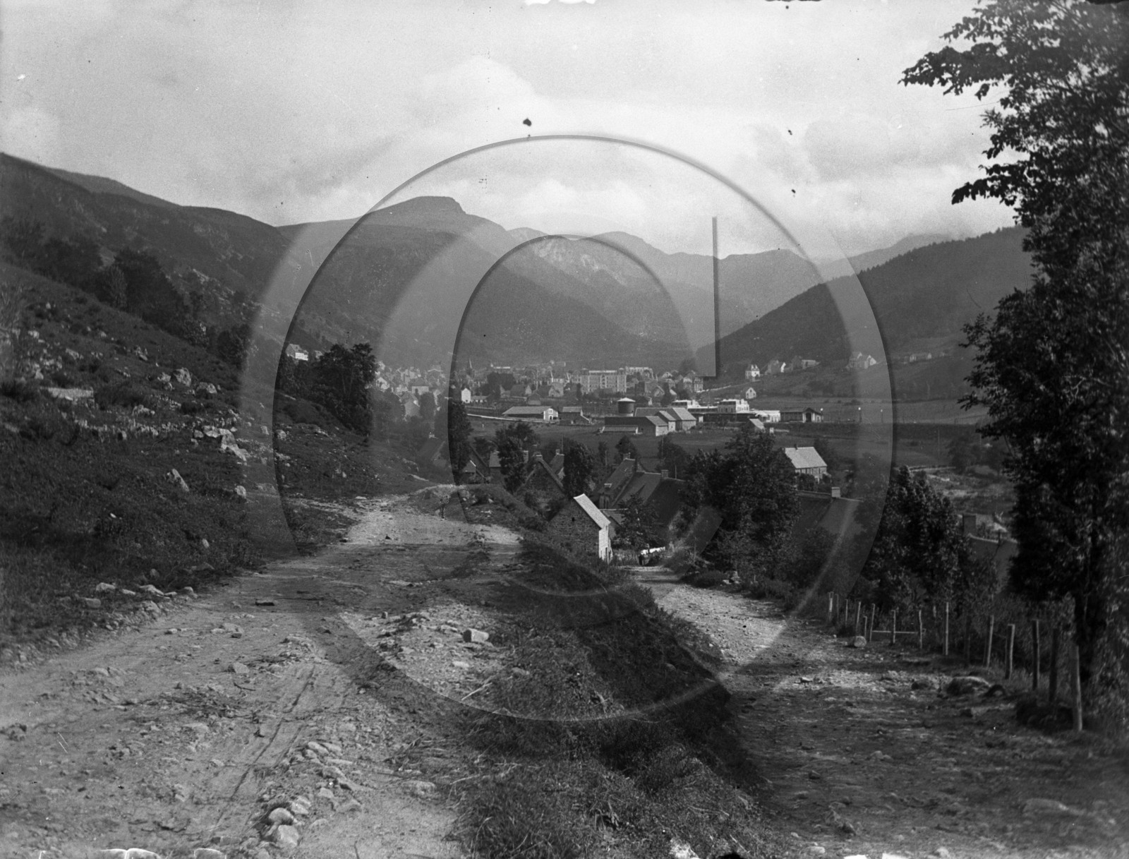 vi  479  la Bourboule village à situer dpt 63 .jpg