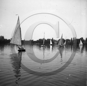 BA 1420  voiliers sur lac.jpg