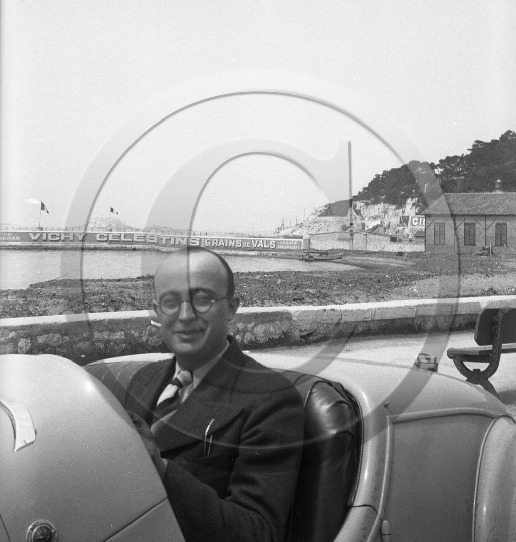 AU 2484 Darl Mat Mr Yvelin au volant  .jpg