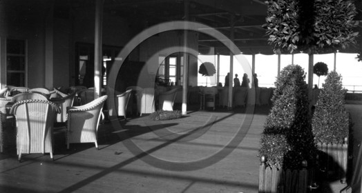 BA 1293 paquebot atlantique le pont promenade .jpg