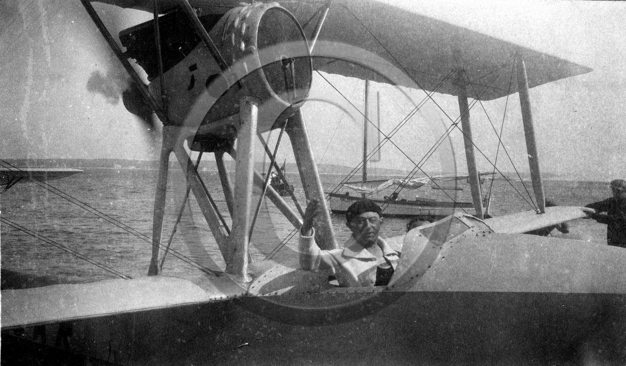 arc 4137   hydravion d'apres photo  .jpg