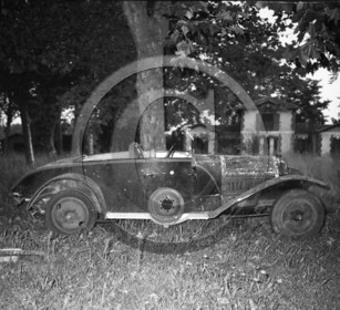 AU 674 Peugeot 1913 recarrossé année 20 .jpg