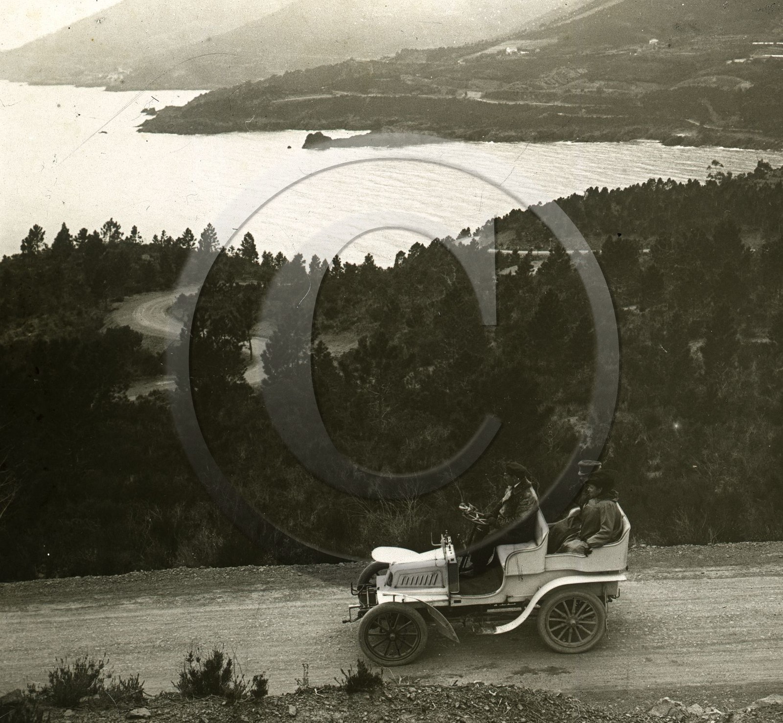 AU 4358 ancetre a identifier - sur la corniche d or .jpg