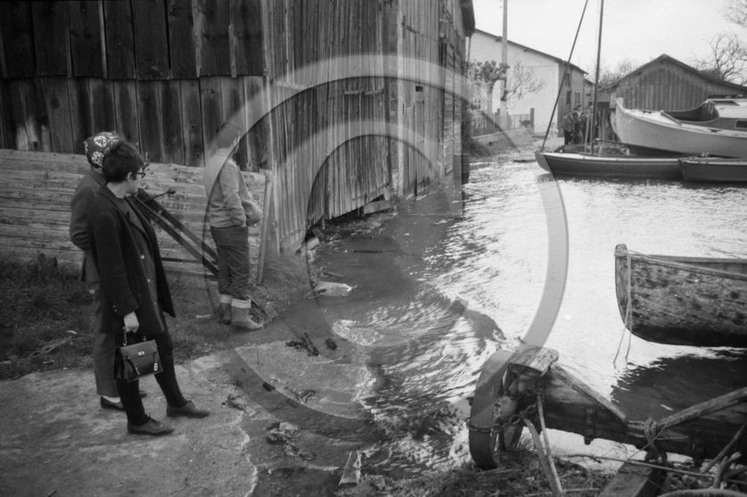 Arcachon -3 décembre 1968 grande maree devant Bossuet - 3 -.jpg
