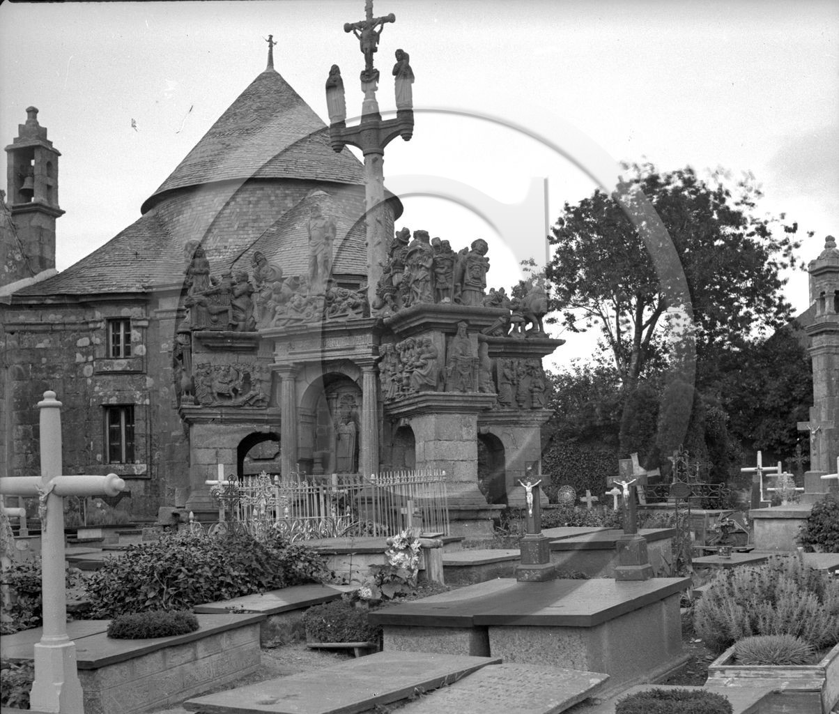 vi  780 Finistère Guimiliau le calvaire  dpt 29  .jpg