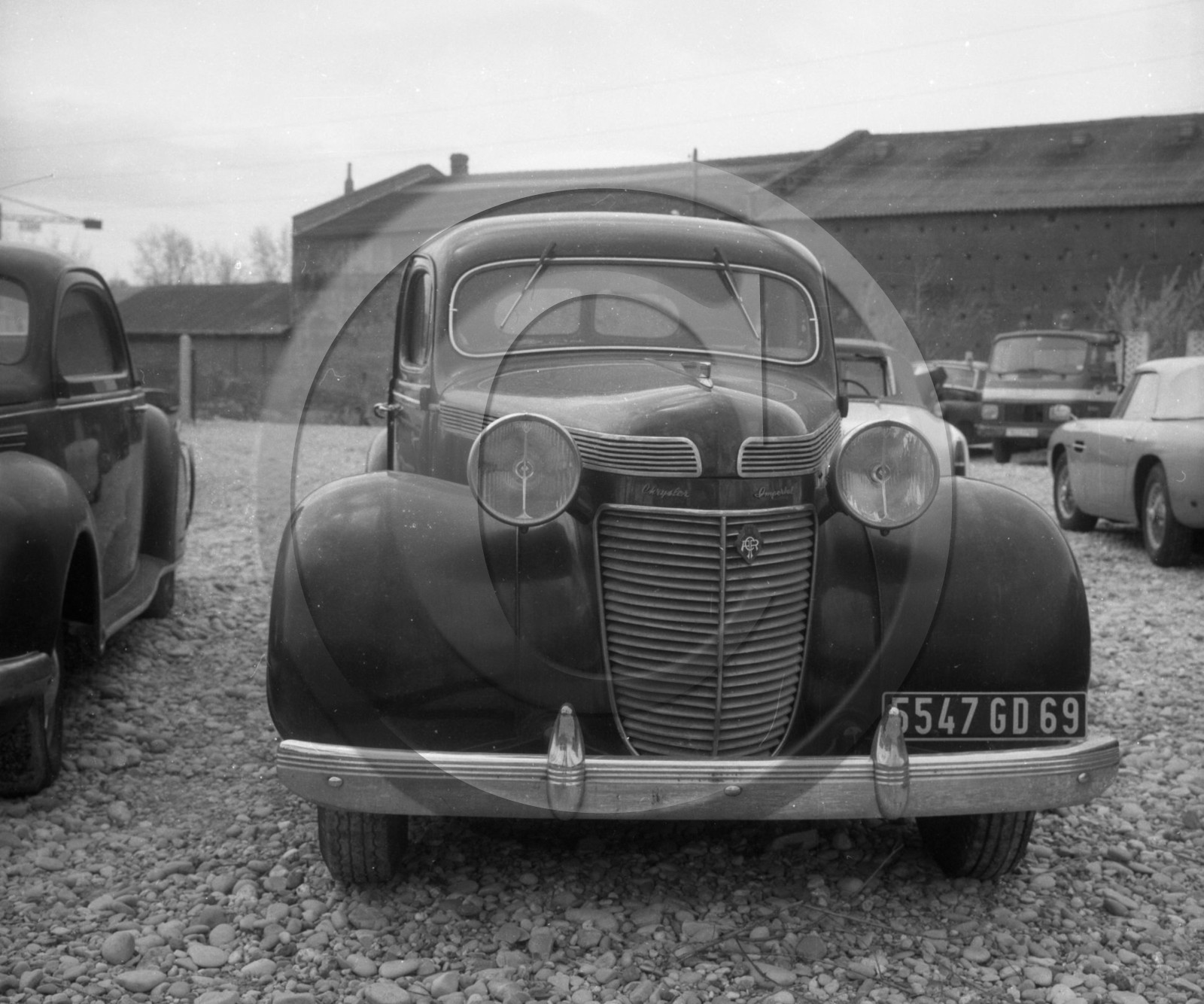 AU 1249 Chrysler imperial sedan 1937 .jpg