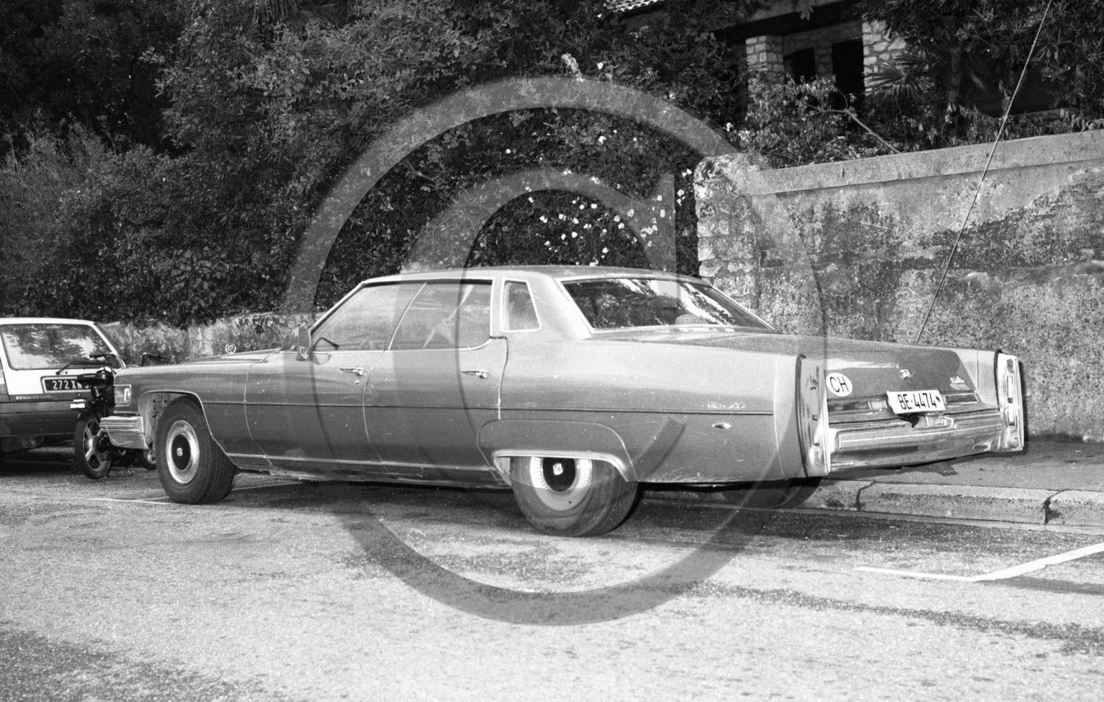 AU 1648 Cadillac  conduite interieur Fleetwood 1976 .jpg