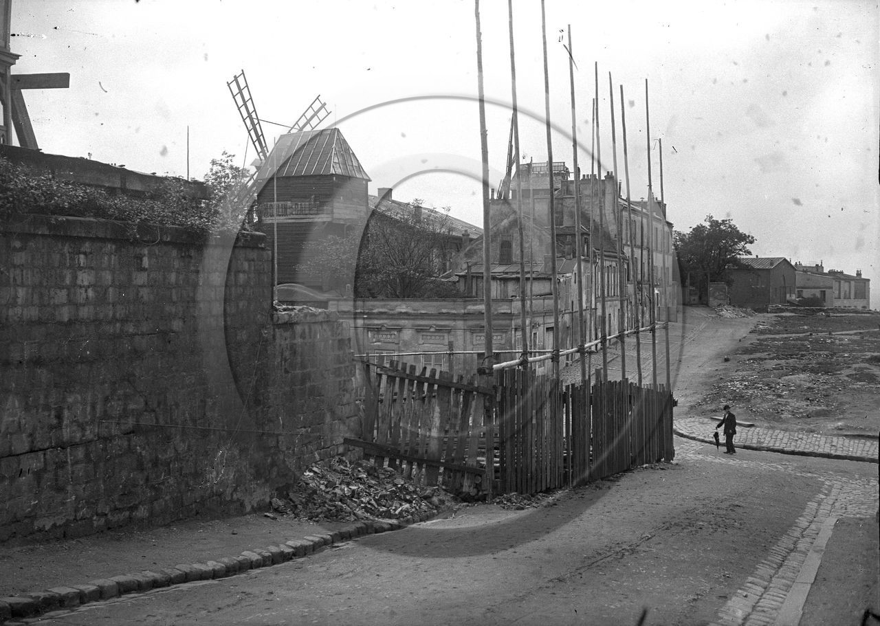 vi  1476 Montmartre.jpg