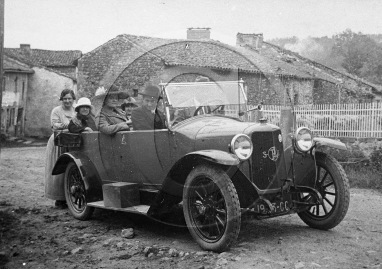 AU 2686 panhard  .jpg