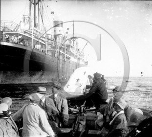 BA 884 paquebot des chargeurs reunis  Embarquement a Palma Espgne 1929 .jpg