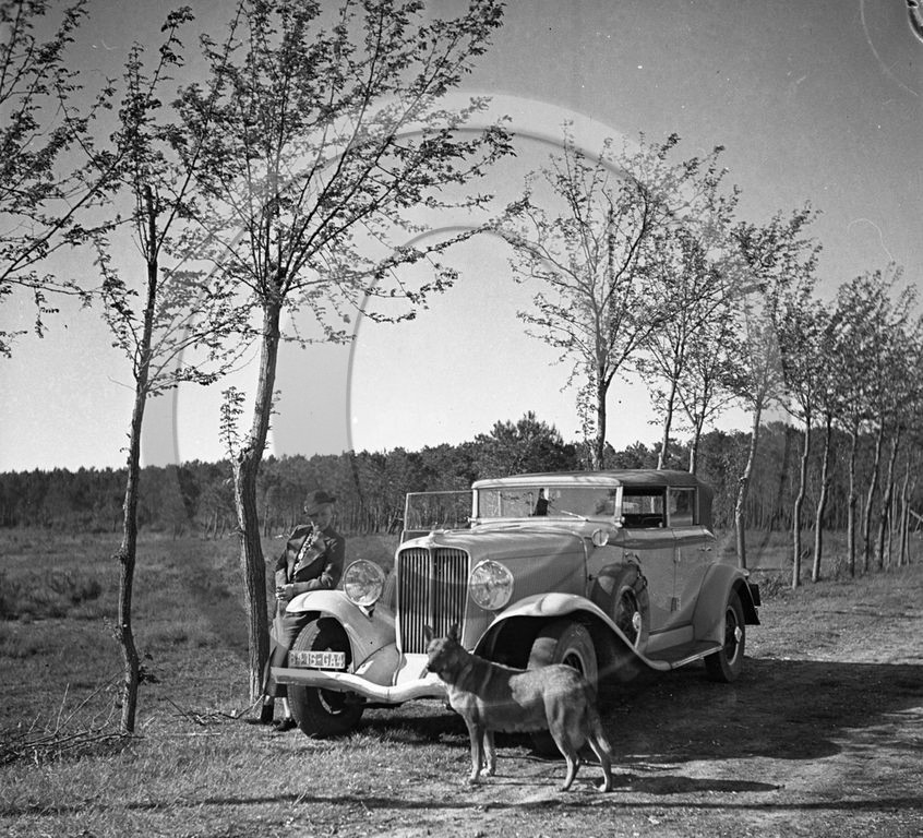 AU 338 Auburn 8-100 a phaeton sedan 1932 .jpg