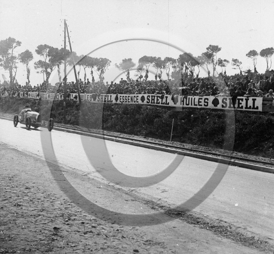 AUC 64 Bouville sur Bugatti  7 avril 1929 .jpg