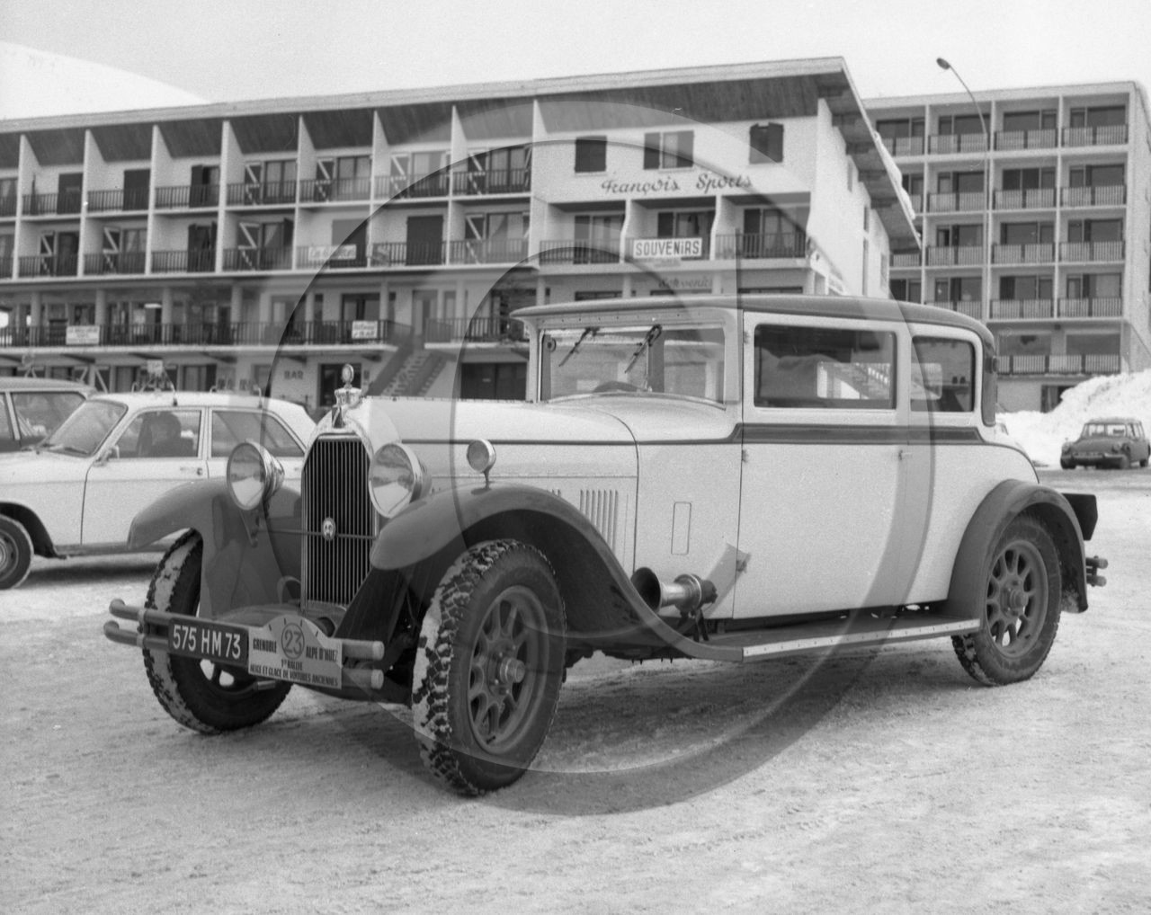 Au 805 Talbot 11-6  1er rallye neige et glace Alpe d Huez .jpg