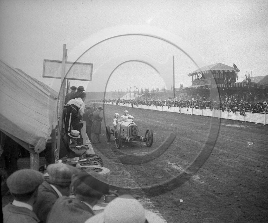 AUC 30 Peugeot N° 18  .jpg