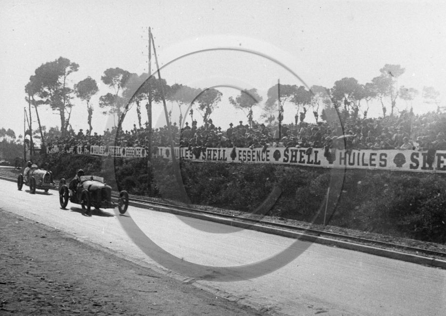 AUC 63  Devaud sur Amilcar +Heybrard sur Bugatti n°12  7 avril 1929  .jpg