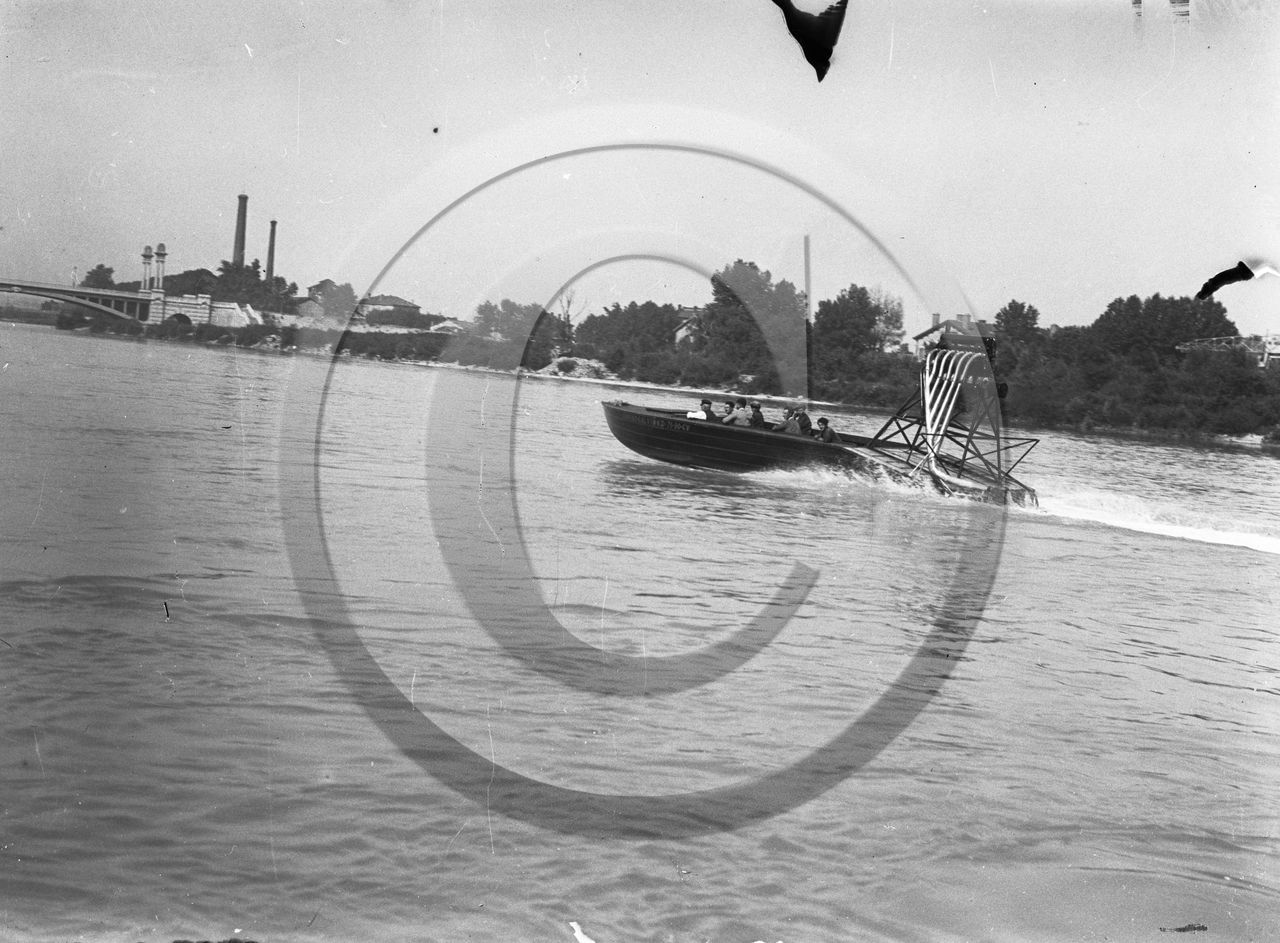 BA 1500 hydroglisseur Dumond Galvin.jpg