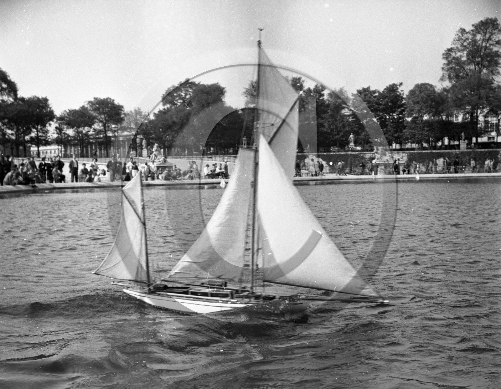 EJ 106 voilier de bassin .jpg