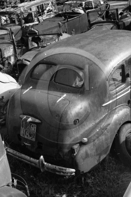 AU 159 Buick 1937 parc de casse .jpg